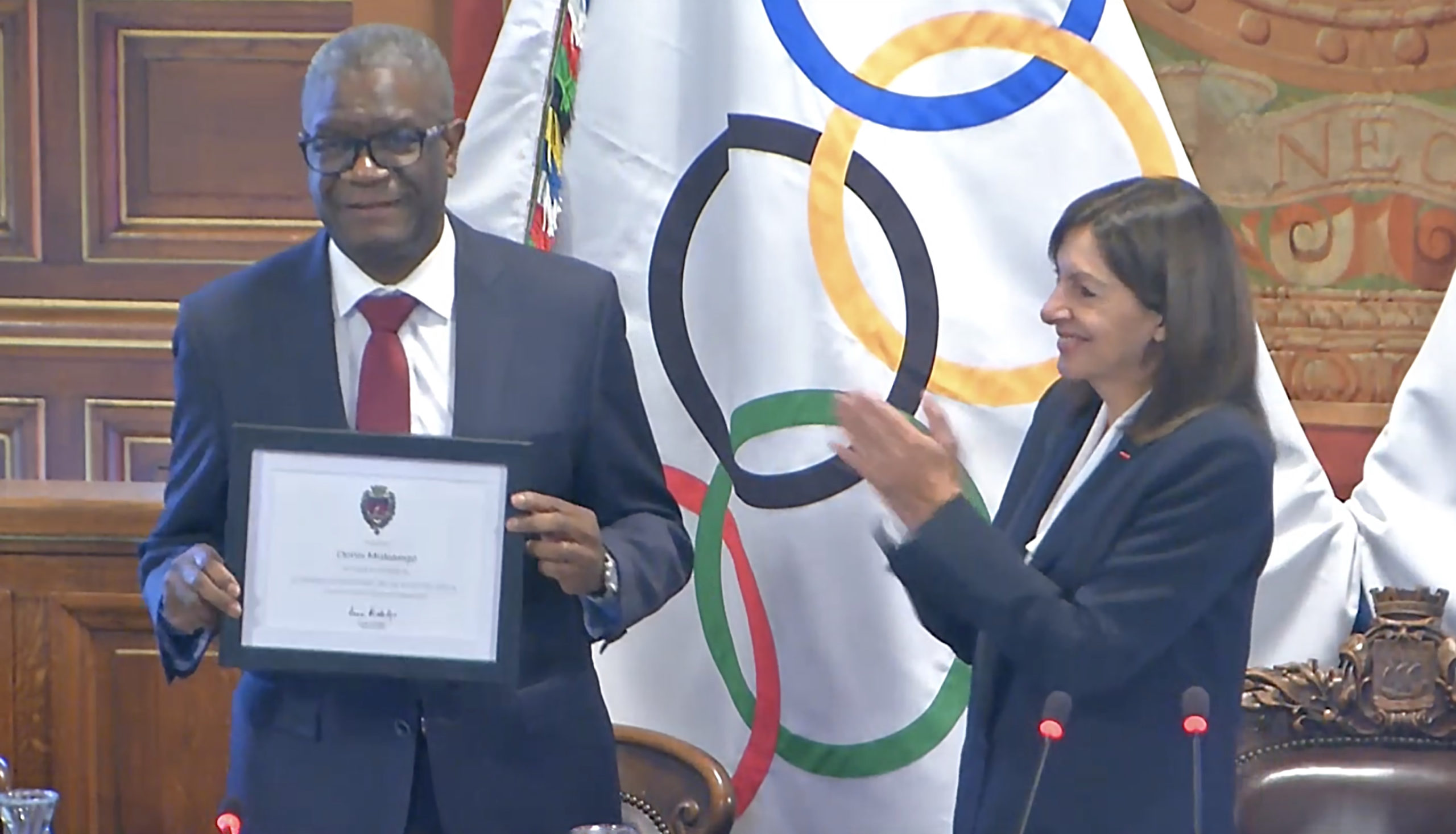 You are currently viewing Remise de la Citoyenneté d’Honneur de la Ville de Paris au Docteur Denis Mukwege